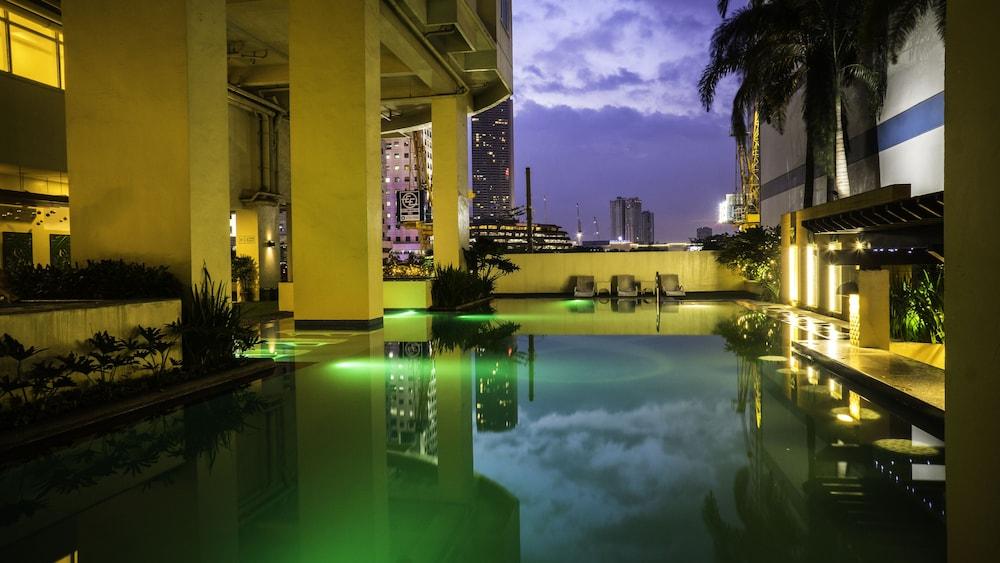 The Exchange Regency Residence Hotel Managed By Hii Pasig City Exterior photo